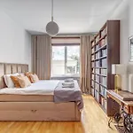 アパート Elegant 2-bedroom In Center *