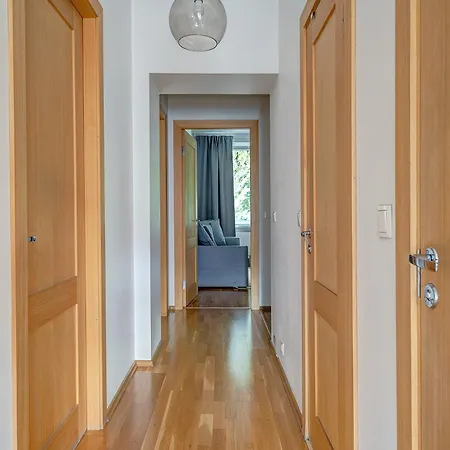 Elegant 2-bedroom In Center