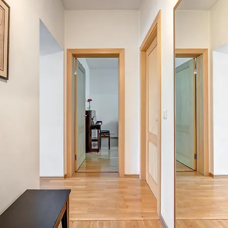 Апартаменти Elegant 2-bedroom In Center Вільнюс
