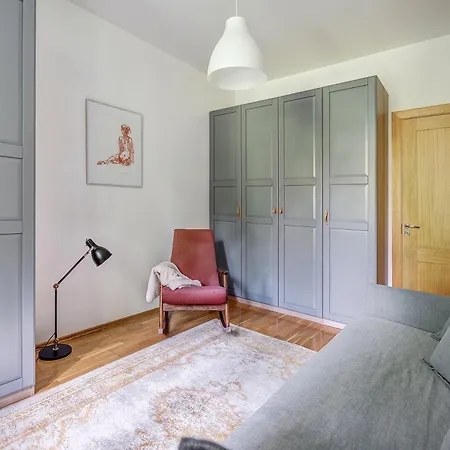 Elegant 2-bedroom In Center Appartement *