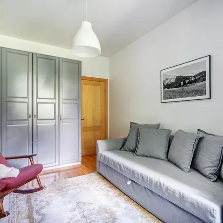 Elegant 2-bedroom In Center