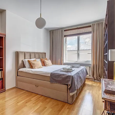 Апартаменты Elegant 2-bedroom In Center Вильнюс