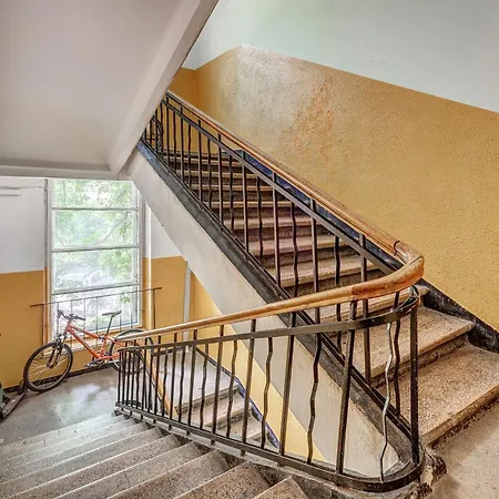 Elegant 2-bedroom In Center