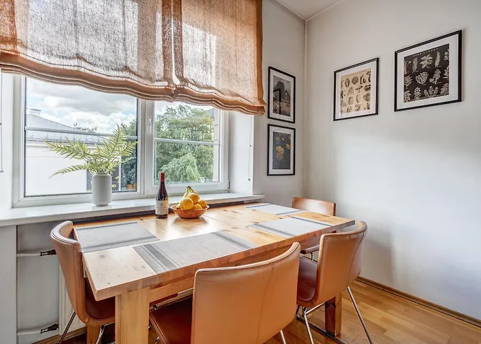 Elegant 2-bedroom In Center *