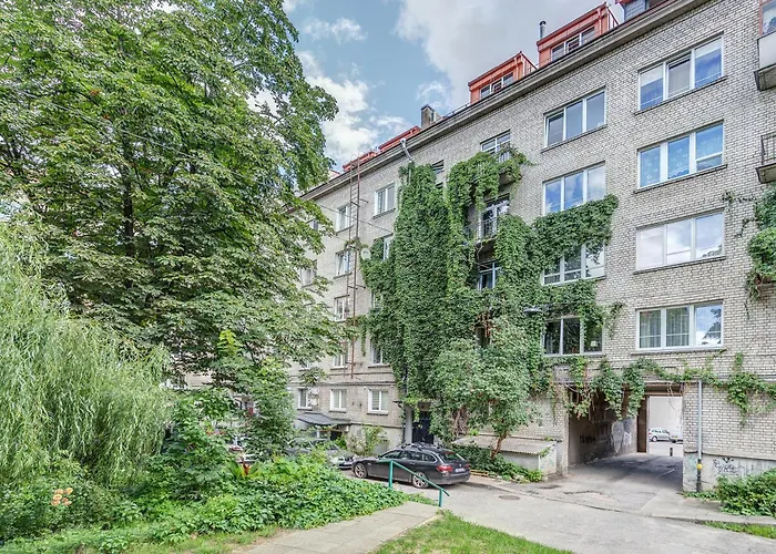 Elegant 2-bedroom In Center