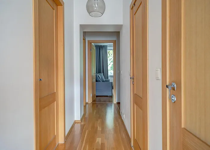 Elegant 2-bedroom In Center