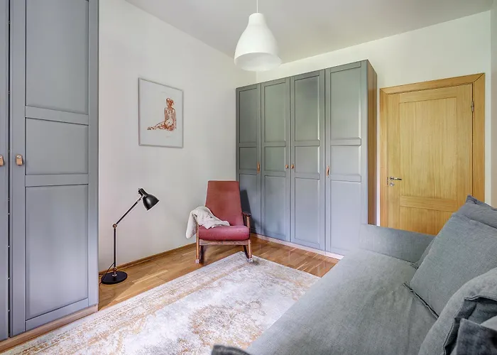 Elegant 2-bedroom In Center Apartman *