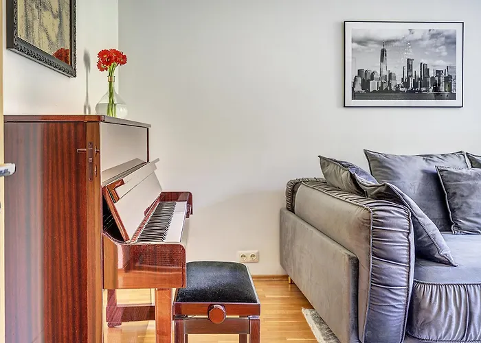 Elegant 2-bedroom In Center Apartman