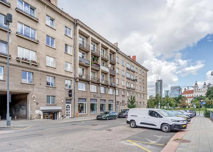 Elegant 2-bedroom In Center Apartament *