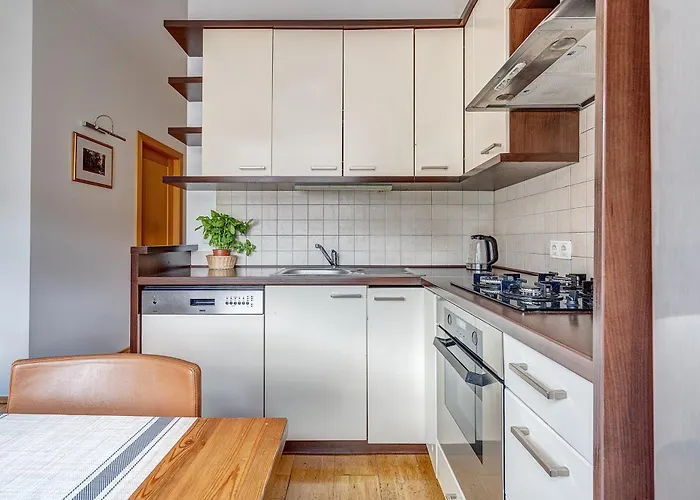 Elegant 2-bedroom In Center Butas