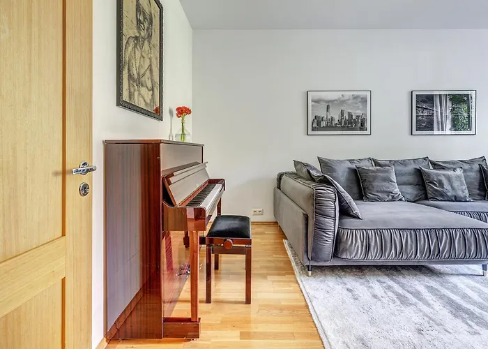 Elegant 2-bedroom In Center Apartman