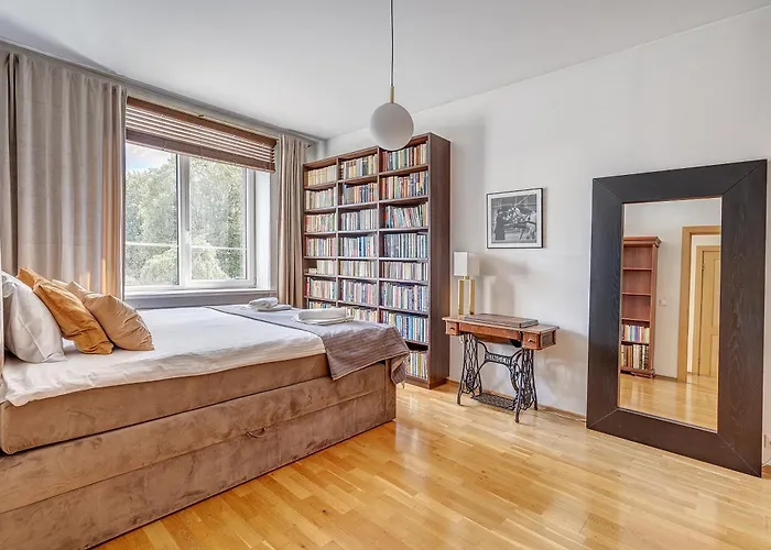 Elegant 2-bedroom In Center Apartman *