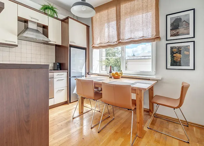 Elegant 2-bedroom In Center *