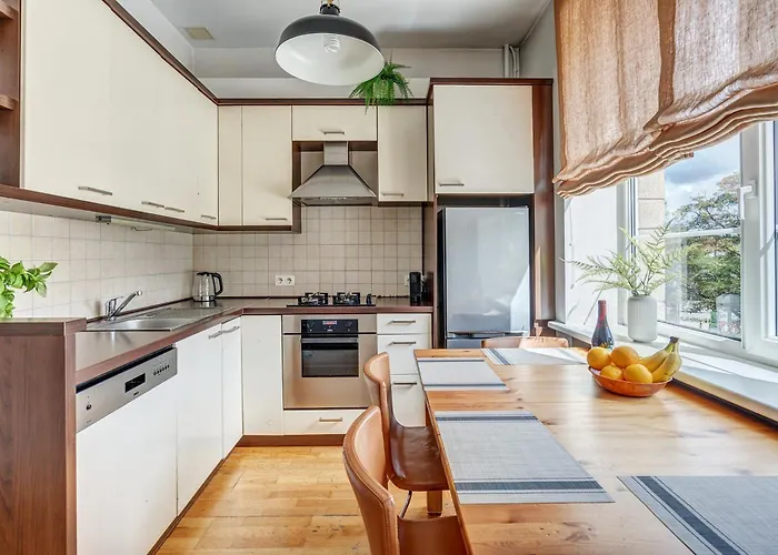 Elegant 2-bedroom In Center Apartament