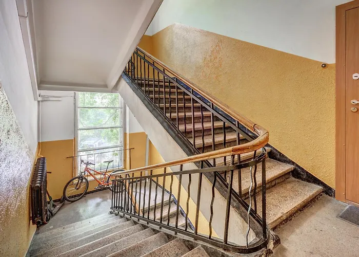 Elegant 2-bedroom In Center