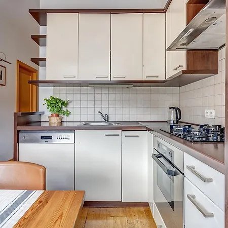 Elegant 2-bedroom In Center Appartement