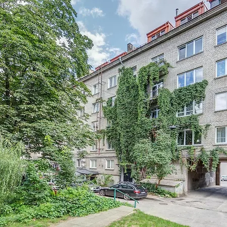 Elegant 2-bedroom In Center