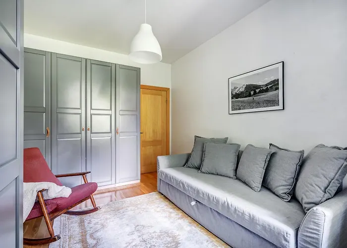 Elegant 2-bedroom In Center